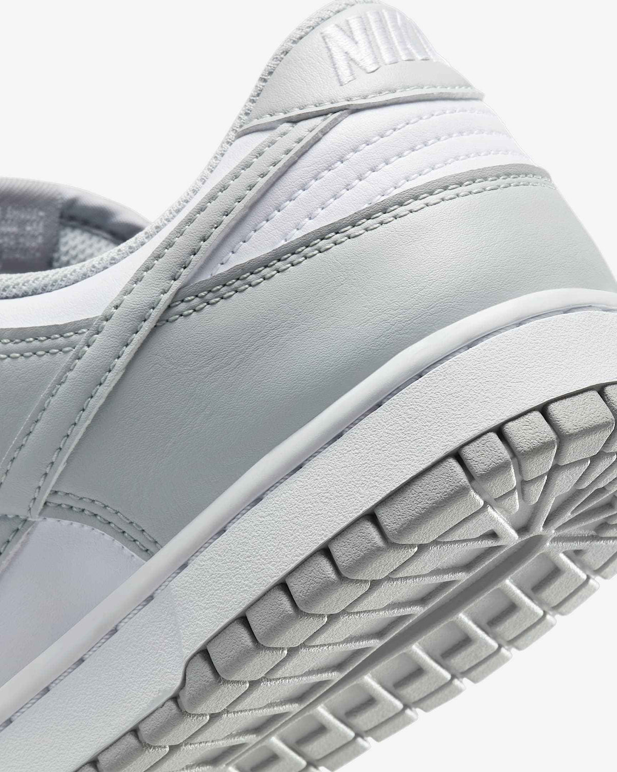 Sneaker NK Dunk Low – Weiß & Hellgrau